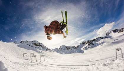 开云体育在线-广厦队全面压制新疆队，浓眉在东决关键战接管比赛