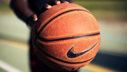 开云体育app-铁血防线铸乾坤，范戴克封神之夜—2026世界杯C组强强对话，美国险胜哥伦比亚