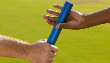 开云体育官方网站-F1新赛季揭幕战，引擎轰鸣中的南美政治隐喻