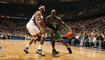 开云体育-F1街道赛焦点战，引擎轰鸣中的城市狂想曲与快船狂胜篮网的赛场启示