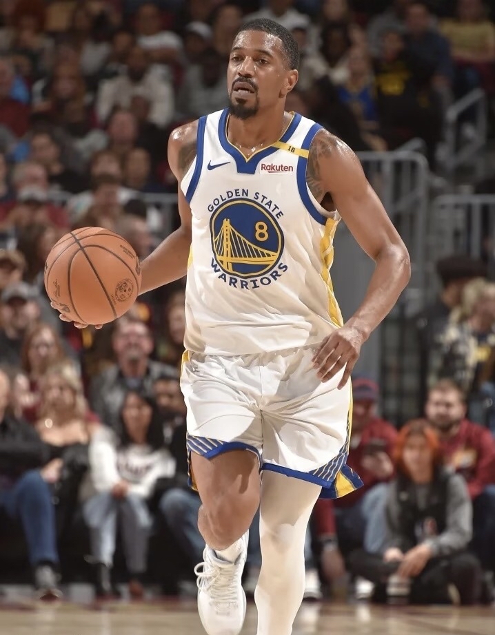 勇士逆转上海队，布克高光表现