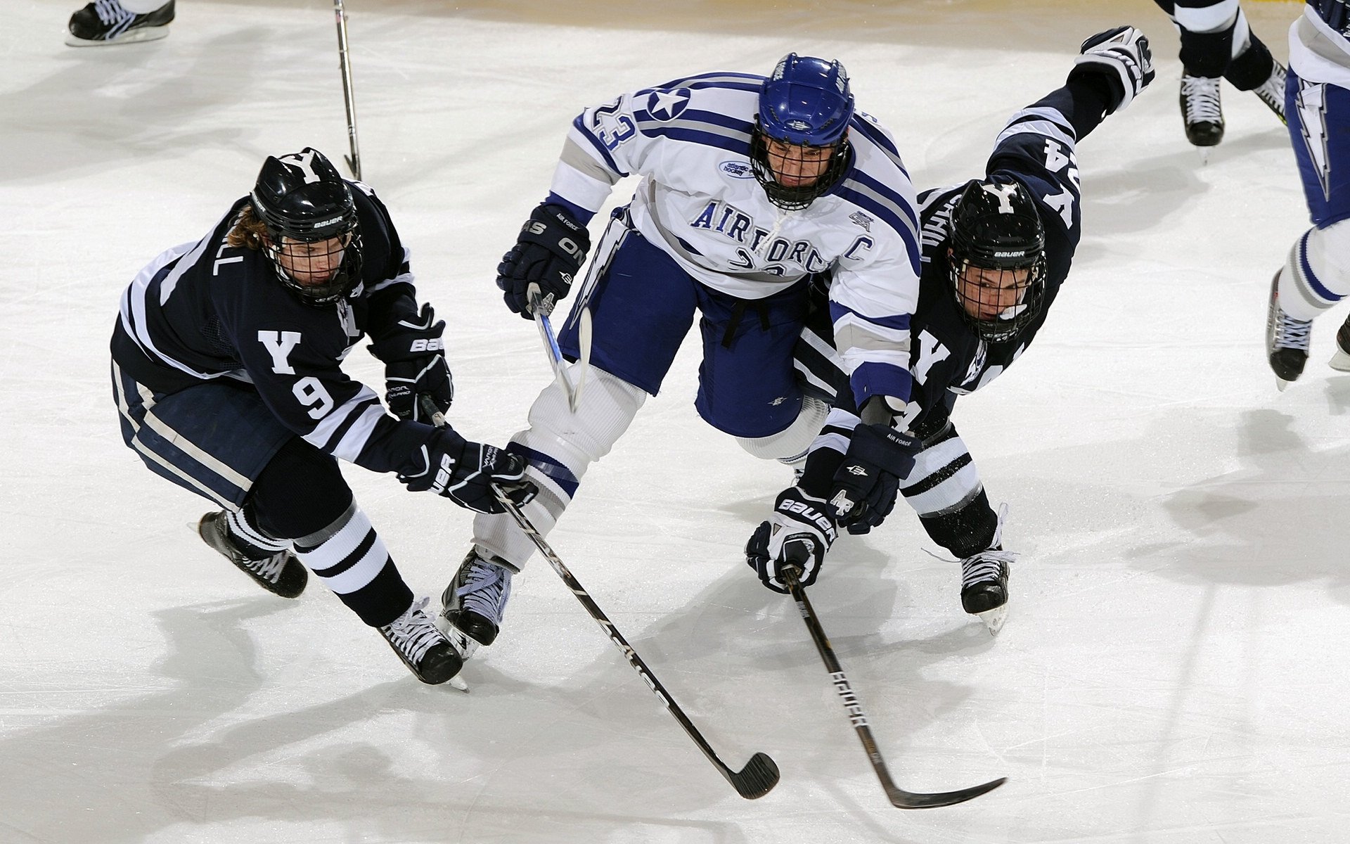 德里赫特惊艳四座，波兰险胜突尼斯背后，一场跨越足球的文明对话