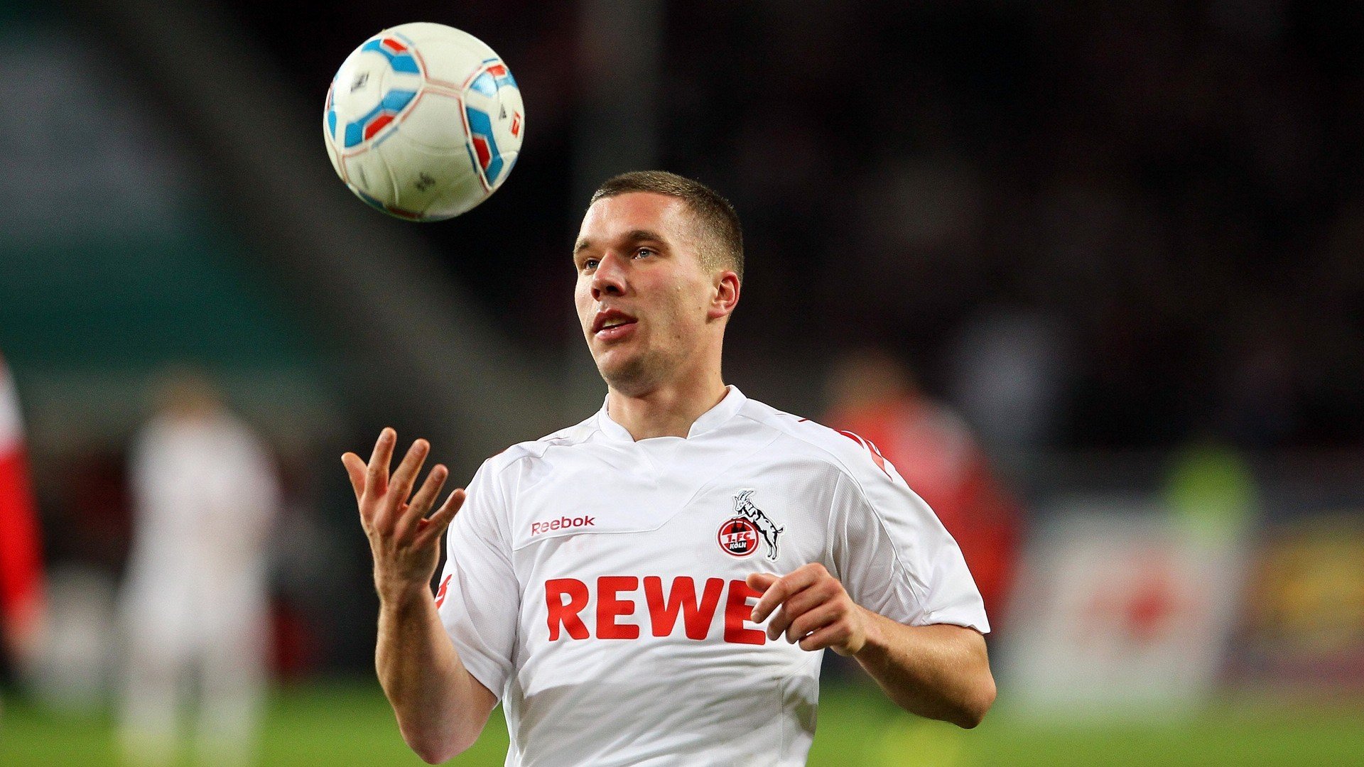 F1新赛季轰鸣揭幕，哈登赛后评分拉满，竞技之夜的极限交响